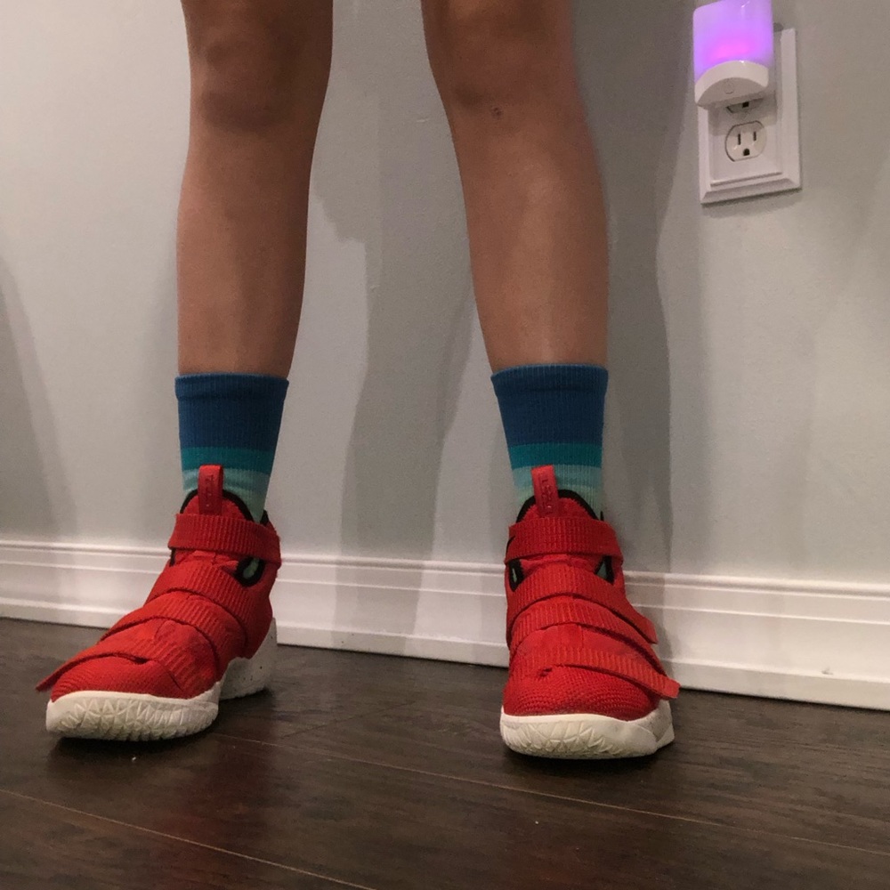 Basketball shoes